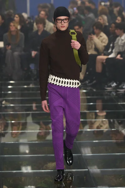 Look 10